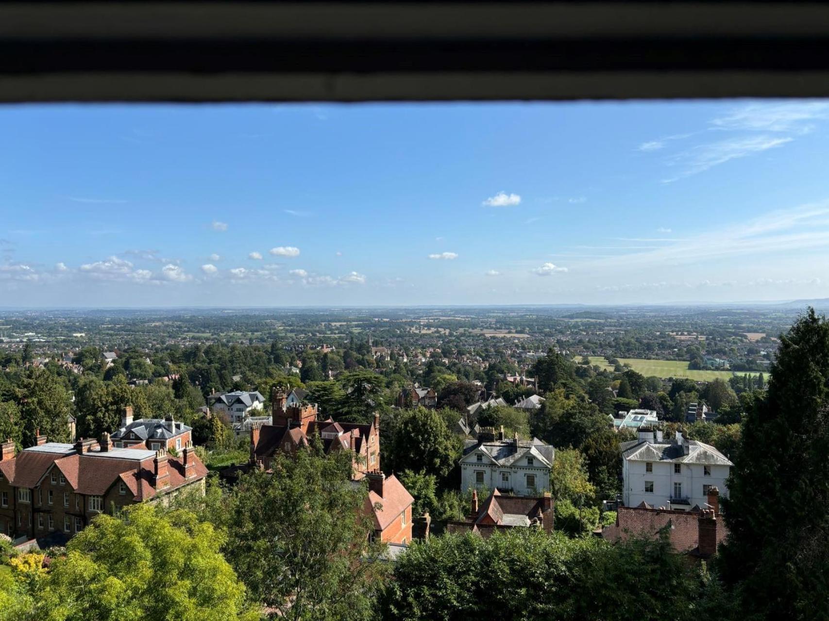 Spacious Town-Centre Apartment With Stunning Views Great Malvern Exteriör bild